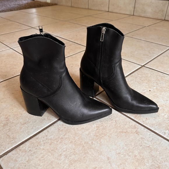 Steve Madden Calabria Bootie - Picture 3 of 5